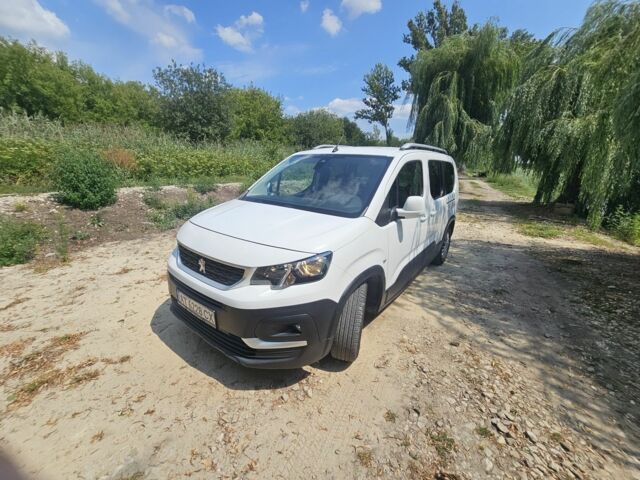 Белый Пежо Rifter, объемом двигателя 1.6 л и пробегом 56 тыс. км за 18012 $, фото 6 на Automoto.ua