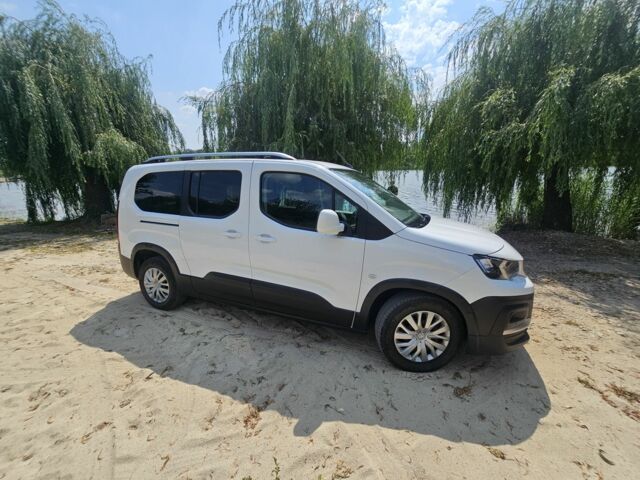 Белый Пежо Rifter, объемом двигателя 1.6 л и пробегом 56 тыс. км за 18012 $, фото 1 на Automoto.ua