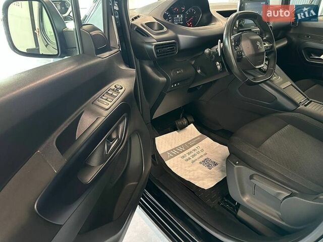 Чорний Пежо Rifter, об'ємом двигуна 1.5 л та пробігом 122 тис. км за 20900 $, фото 11 на Automoto.ua