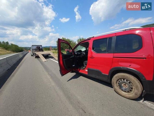 Червоний Пежо Rifter, об'ємом двигуна 1.56 л та пробігом 56 тис. км за 199 $, фото 8 на Automoto.ua