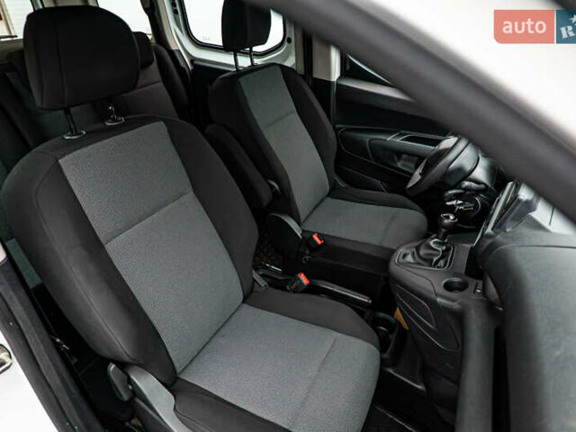 Пежо Rifter, объемом двигателя 1.6 л и пробегом 100 тыс. км за 15458 $, фото 10 на Automoto.ua