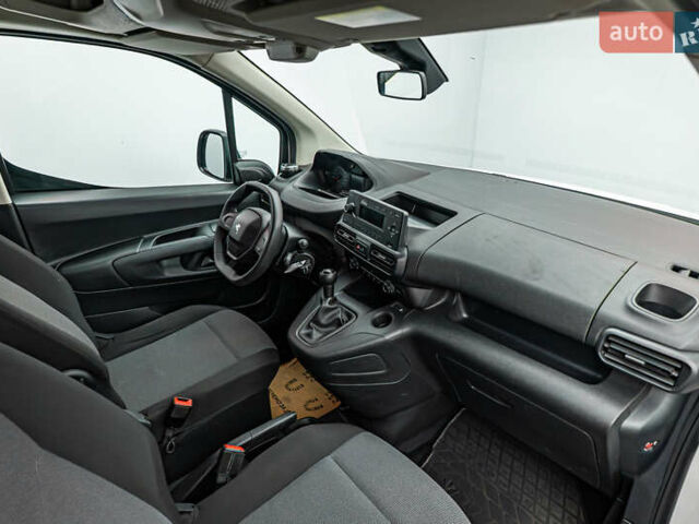 Пежо Rifter, объемом двигателя 1.6 л и пробегом 100 тыс. км за 15458 $, фото 7 на Automoto.ua