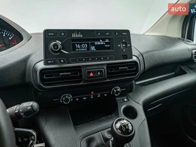 Пежо Rifter, объемом двигателя 1.6 л и пробегом 100 тыс. км за 15458 $, фото 9 на Automoto.ua