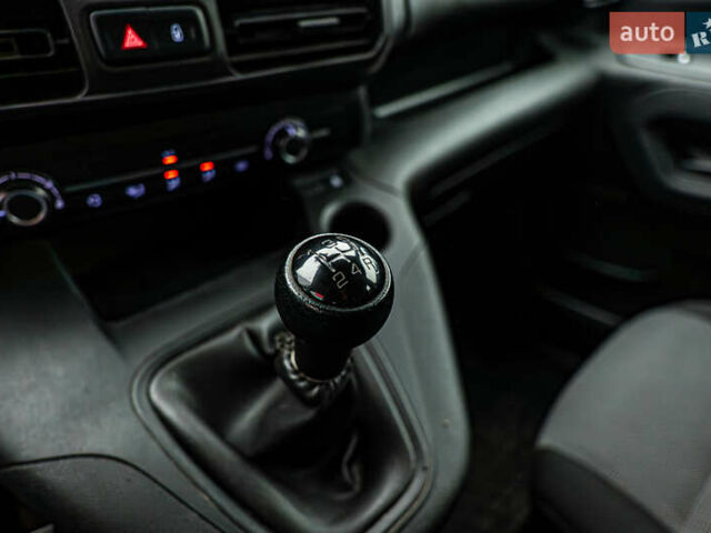 Пежо Rifter, об'ємом двигуна 1.6 л та пробігом 129 тис. км за 14878 $, фото 10 на Automoto.ua