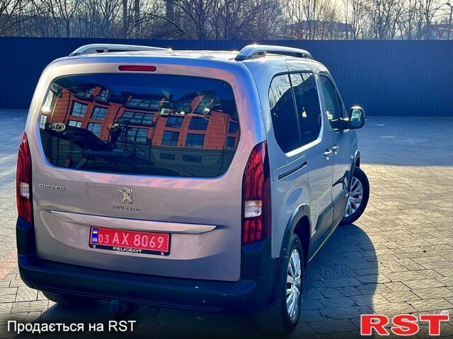 Серый Пежо Rifter, объемом двигателя 1.5 л и пробегом 56 тыс. км за 18800 $, фото 5 на Automoto.ua