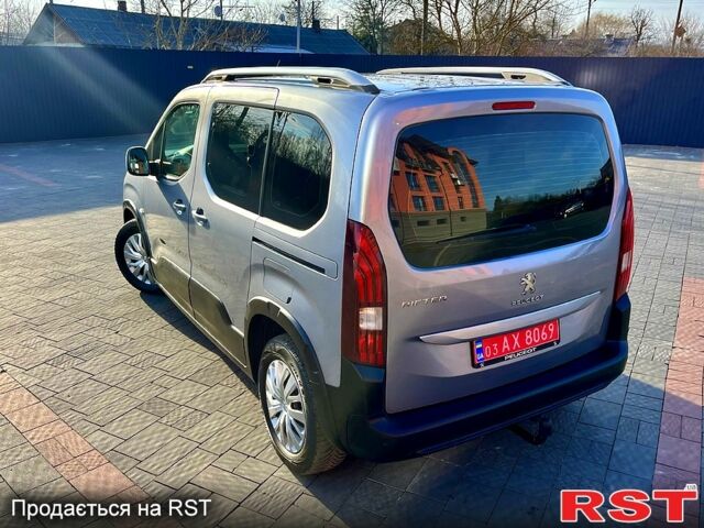 Серый Пежо Rifter, объемом двигателя 1.5 л и пробегом 56 тыс. км за 18800 $, фото 6 на Automoto.ua