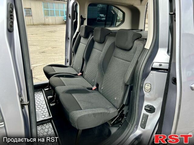 Серый Пежо Rifter, объемом двигателя 1.6 л и пробегом 71 тыс. км за 14800 $, фото 6 на Automoto.ua
