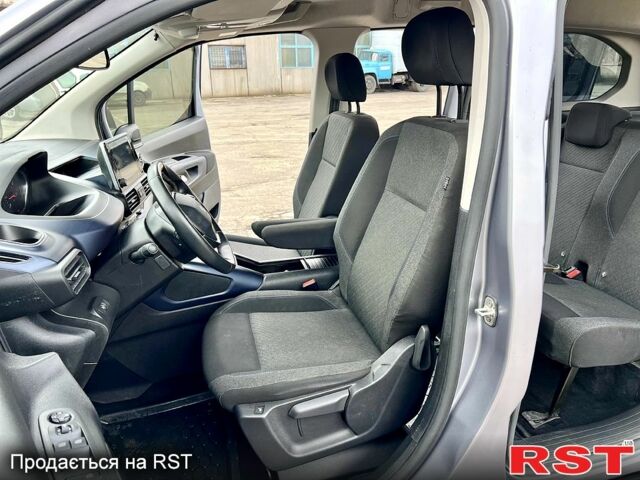 Серый Пежо Rifter, объемом двигателя 1.6 л и пробегом 71 тыс. км за 14800 $, фото 4 на Automoto.ua
