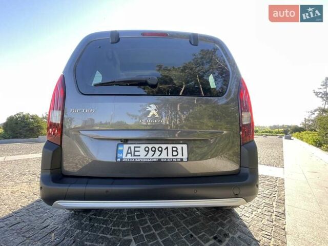 Серый Пежо Rifter, объемом двигателя 1.5 л и пробегом 66 тыс. км за 21900 $, фото 5 на Automoto.ua