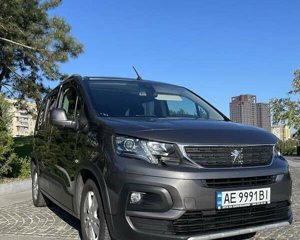 Серый Пежо Rifter, объемом двигателя 1.5 л и пробегом 66 тыс. км за 21900 $, фото 1 на Automoto.ua