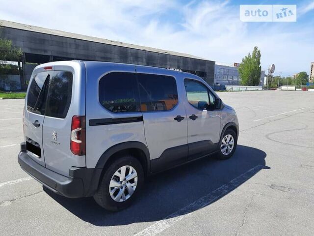 Серый Пежо Rifter, объемом двигателя 1.6 л и пробегом 76 тыс. км за 18999 $, фото 4 на Automoto.ua