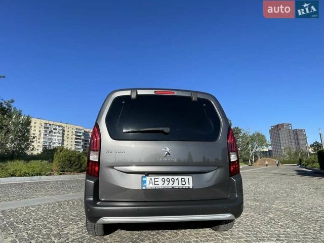 Серый Пежо Rifter, объемом двигателя 1.5 л и пробегом 66 тыс. км за 21900 $, фото 33 на Automoto.ua