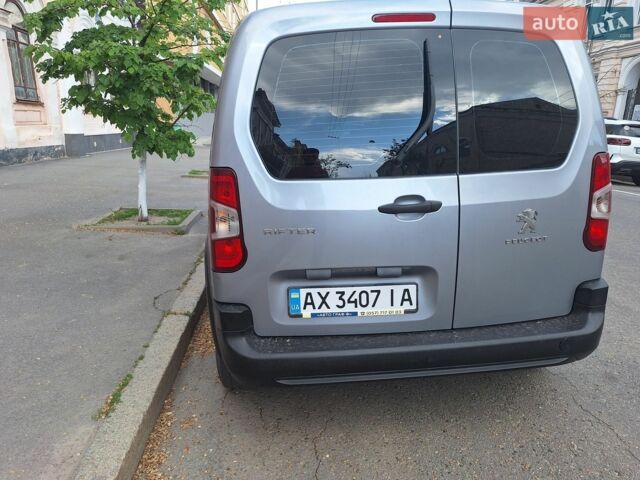 Сірий Пежо Rifter, об'ємом двигуна 1.6 л та пробігом 86 тис. км за 17500 $, фото 6 на Automoto.ua