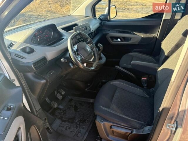 Серый Пежо Rifter, объемом двигателя 1.6 л и пробегом 230 тыс. км за 13800 $, фото 14 на Automoto.ua