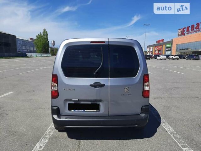 Серый Пежо Rifter, объемом двигателя 1.6 л и пробегом 76 тыс. км за 18999 $, фото 3 на Automoto.ua