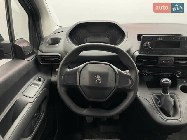 Сірий Пежо Rifter, об'ємом двигуна 1.6 л та пробігом 76 тис. км за 16461 $, фото 9 на Automoto.ua