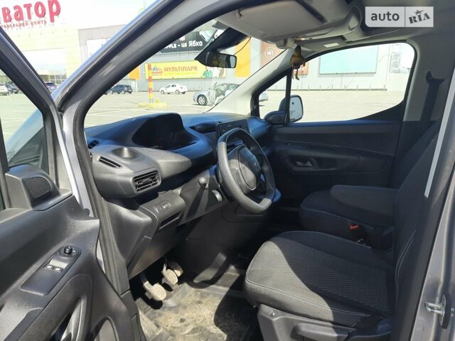 Сірий Пежо Rifter, об'ємом двигуна 1.6 л та пробігом 86 тис. км за 17500 $, фото 14 на Automoto.ua