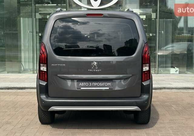 Серый Пежо Rifter, объемом двигателя 1.56 л и пробегом 112 тыс. км за 20582 $, фото 3 на Automoto.ua