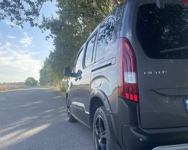 Сірий Пежо Rifter, об'ємом двигуна 1.5 л та пробігом 210 тис. км за 19000 $, фото 1 на Automoto.ua
