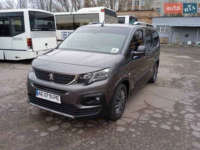 Серый Пежо Rifter, объемом двигателя 1.56 л и пробегом 97 тыс. км за 19900 $, фото 1 на Automoto.ua