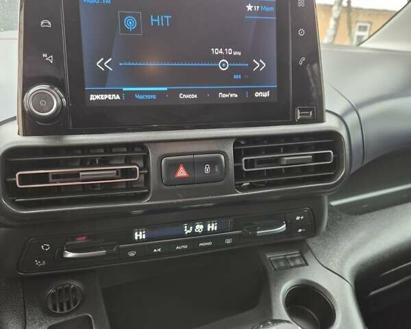 Сірий Пежо Rifter, об'ємом двигуна 1.56 л та пробігом 134 тис. км за 18200 $, фото 15 на Automoto.ua