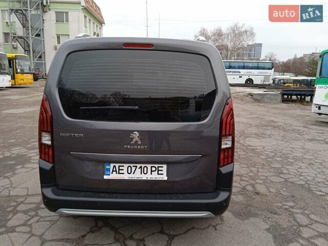 Серый Пежо Rifter, объемом двигателя 1.56 л и пробегом 97 тыс. км за 19900 $, фото 5 на Automoto.ua