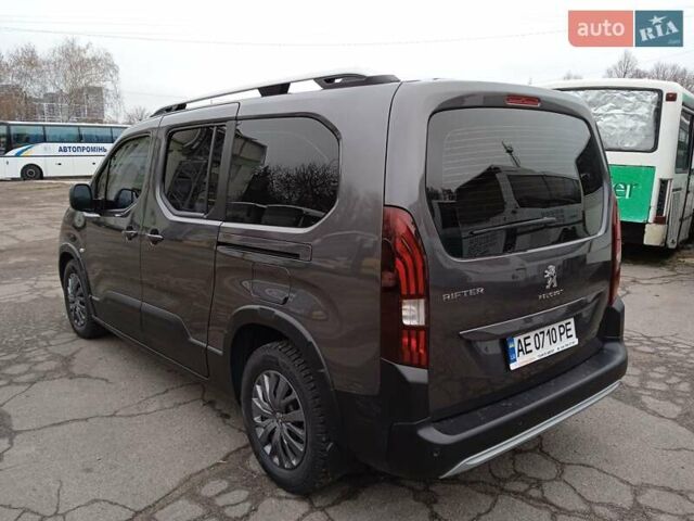 Серый Пежо Rifter, объемом двигателя 1.56 л и пробегом 97 тыс. км за 19900 $, фото 6 на Automoto.ua