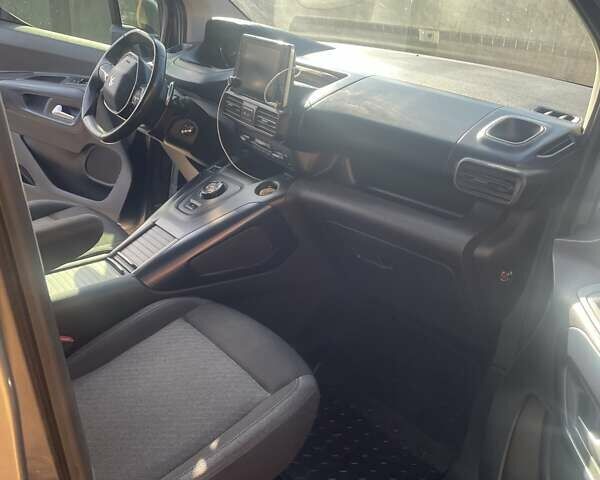 Сірий Пежо Rifter, об'ємом двигуна 1.5 л та пробігом 210 тис. км за 19000 $, фото 5 на Automoto.ua