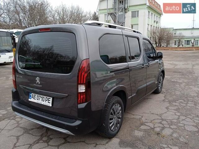 Серый Пежо Rifter, объемом двигателя 1.56 л и пробегом 97 тыс. км за 19900 $, фото 4 на Automoto.ua