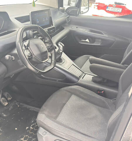 Серый Пежо Rifter, объемом двигателя 1.56 л и пробегом 263 тыс. км за 14999 $, фото 5 на Automoto.ua