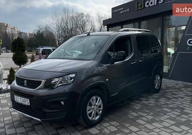 Серый Пежо Rifter, объемом двигателя 0 л и пробегом 28 тыс. км за 19900 $, фото 2 на Automoto.ua