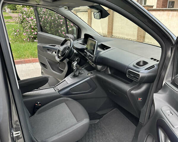 Сірий Пежо Rifter, об'ємом двигуна 1.56 л та пробігом 69 тис. км за 21300 $, фото 11 на Automoto.ua
