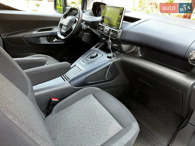 Сірий Пежо Rifter, об'ємом двигуна 1.5 л та пробігом 50 тис. км за 24500 $, фото 4 на Automoto.ua