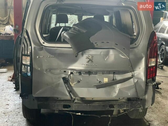 Сірий Пежо Rifter, об'ємом двигуна 1.5 л та пробігом 62 тис. км за 5900 $, фото 3 на Automoto.ua