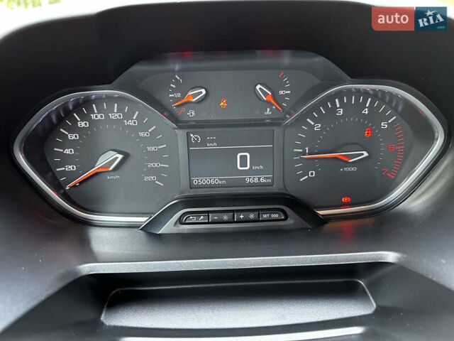 Сірий Пежо Rifter, об'ємом двигуна 1.5 л та пробігом 50 тис. км за 24500 $, фото 8 на Automoto.ua