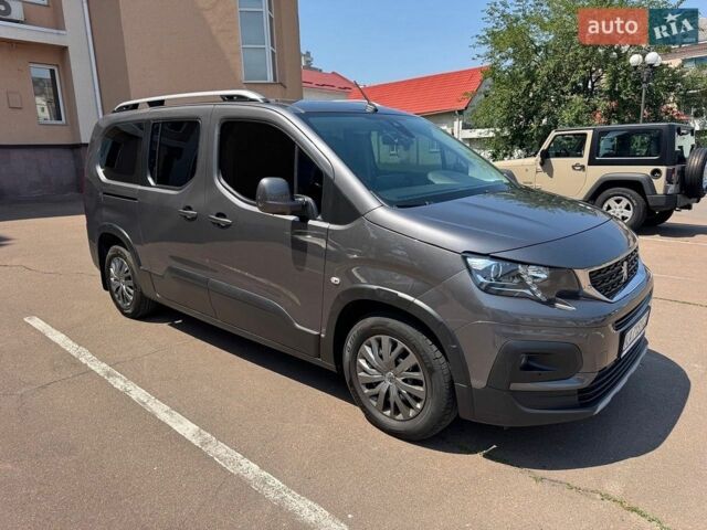 Сірий Пежо Rifter, об'ємом двигуна 1.56 л та пробігом 96 тис. км за 17800 $, фото 7 на Automoto.ua