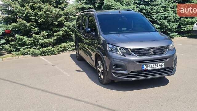 Серый Пежо Rifter, объемом двигателя 1.5 л и пробегом 65 тыс. км за 21500 $, фото 6 на Automoto.ua
