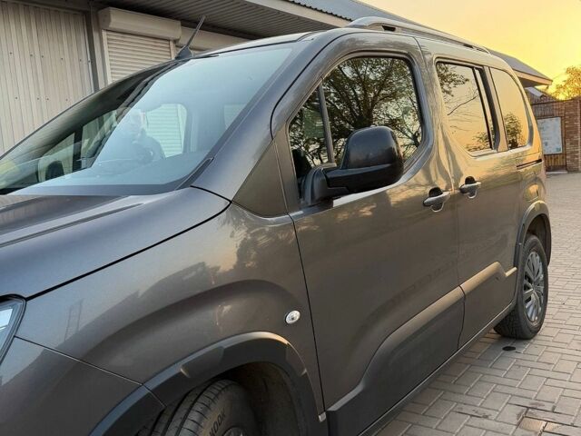 Сірий Пежо Rifter, об'ємом двигуна 1.56 л та пробігом 102 тис. км за 21500 $, фото 27 на Automoto.ua