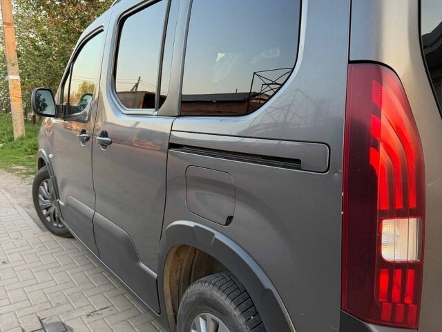 Сірий Пежо Rifter, об'ємом двигуна 1.56 л та пробігом 102 тис. км за 21500 $, фото 28 на Automoto.ua