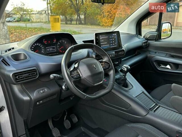 Серый Пежо Rifter, объемом двигателя 1.5 л и пробегом 49 тыс. км за 24400 $, фото 9 на Automoto.ua