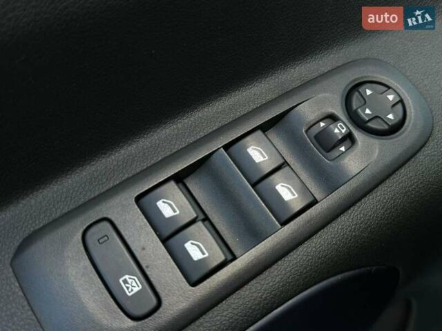 Серый Пежо Rifter, объемом двигателя 1.5 л и пробегом 49 тыс. км за 24400 $, фото 19 на Automoto.ua