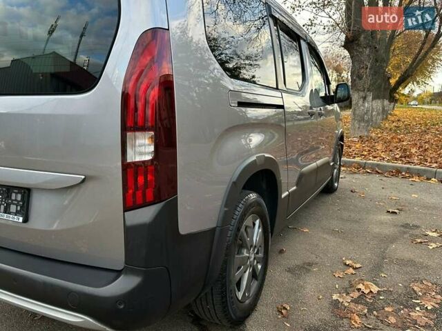 Серый Пежо Rifter, объемом двигателя 1.5 л и пробегом 49 тыс. км за 24400 $, фото 5 на Automoto.ua