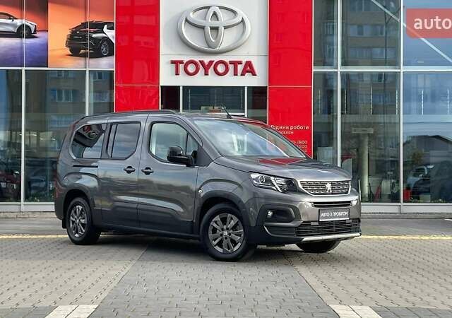 Серый Пежо Rifter, объемом двигателя 0 л и пробегом 47 тыс. км за 24640 $, фото 2 на Automoto.ua