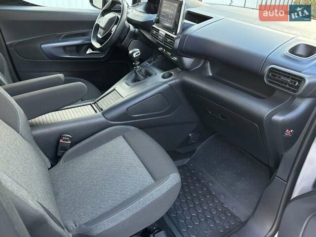 Серый Пежо Rifter, объемом двигателя 1.5 л и пробегом 49 тыс. км за 24400 $, фото 7 на Automoto.ua