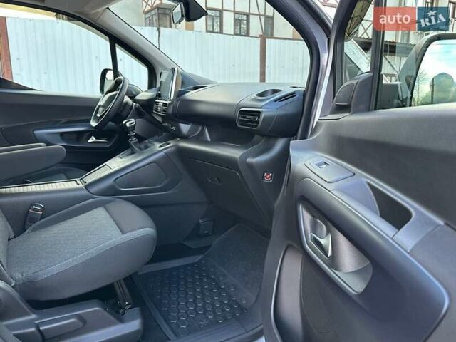 Серый Пежо Rifter, объемом двигателя 1.5 л и пробегом 49 тыс. км за 24400 $, фото 8 на Automoto.ua