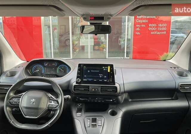 Серый Пежо Rifter, объемом двигателя 0 л и пробегом 47 тыс. км за 24640 $, фото 3 на Automoto.ua