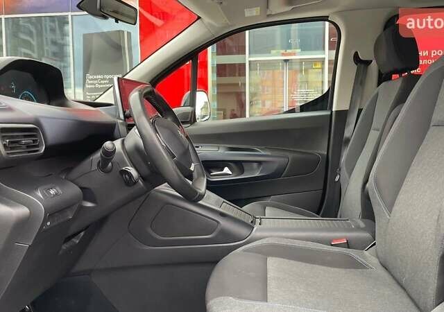 Серый Пежо Rifter, объемом двигателя 0 л и пробегом 47 тыс. км за 24640 $, фото 5 на Automoto.ua