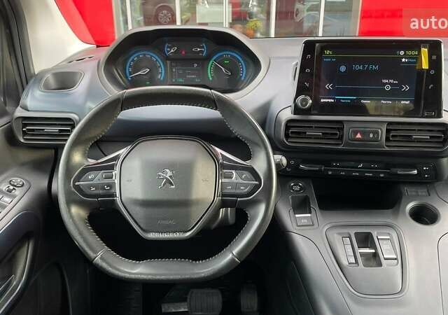 Серый Пежо Rifter, объемом двигателя 0 л и пробегом 47 тыс. км за 24640 $, фото 4 на Automoto.ua