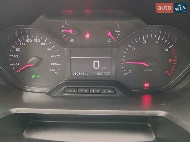 Сірий Пежо Rifter, об'ємом двигуна 1.5 л та пробігом 31 тис. км за 23949 $, фото 2 на Automoto.ua