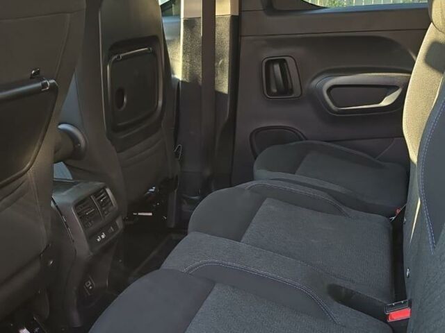 Сірий Пежо Rifter, об'ємом двигуна 1.6 л та пробігом 15 тис. км за 11000 $, фото 4 на Automoto.ua